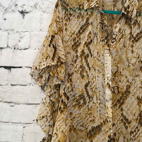 NWT boutique yellow snake print sheet blouse - Picture 4 of 6